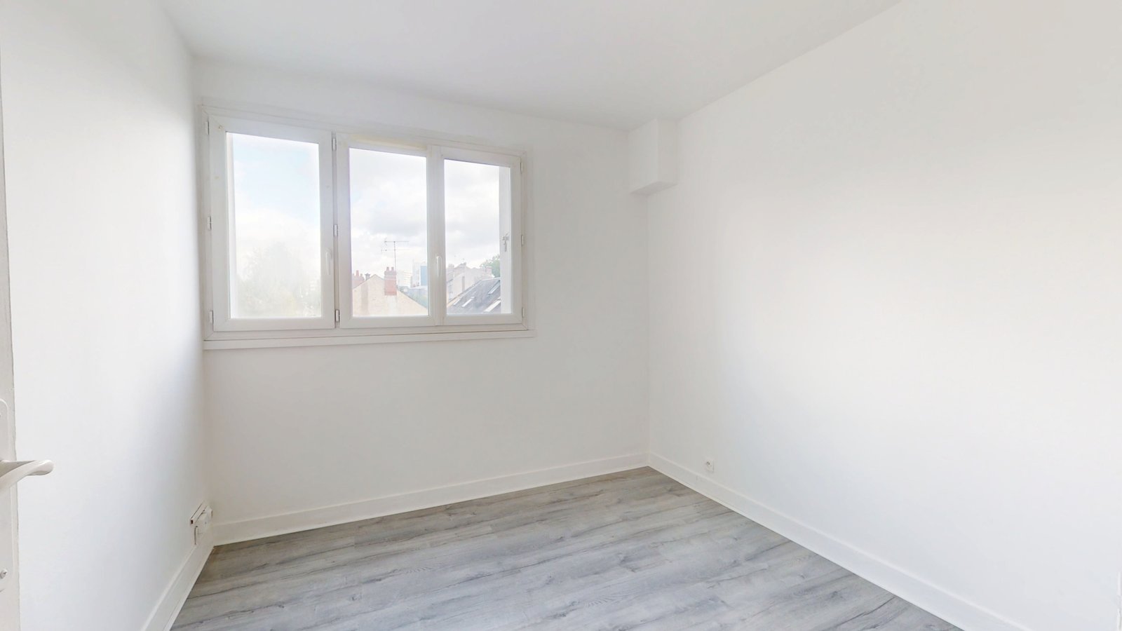 photo_9df777cba796b5b8bcbe099cf6542984