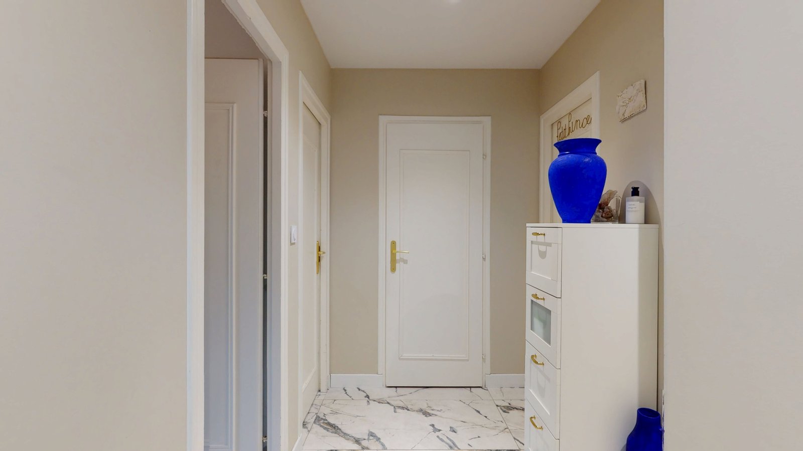 photo_4b499b92e4c687a3f406f1f2b8e1c8b2